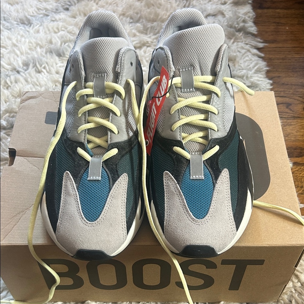 Adidas Yeezy 700